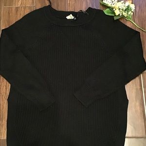 Black crew neck sweater size L
